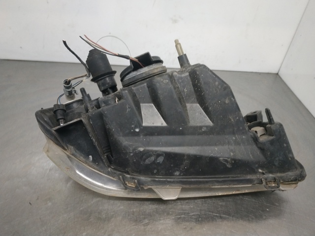 Reflektor lewy 8200211005 RENAULT