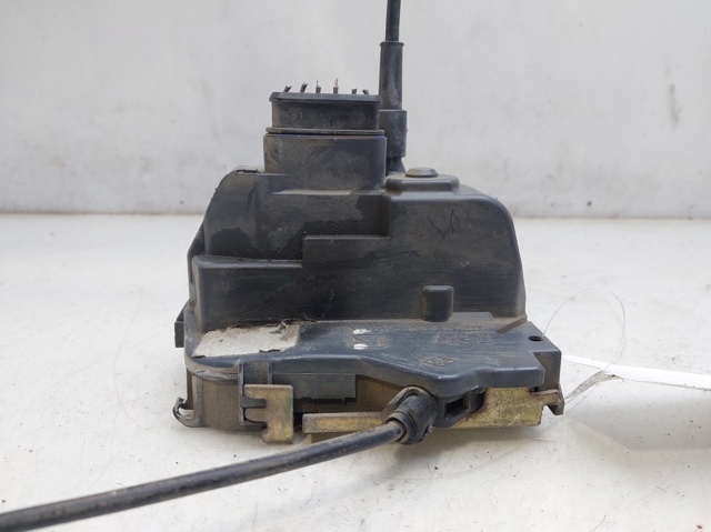 Zamek drzwi tylnych prawych 8200212467 RENAULT