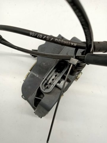 Zamek drzwi tylnych lewych 8200212468 RENAULT