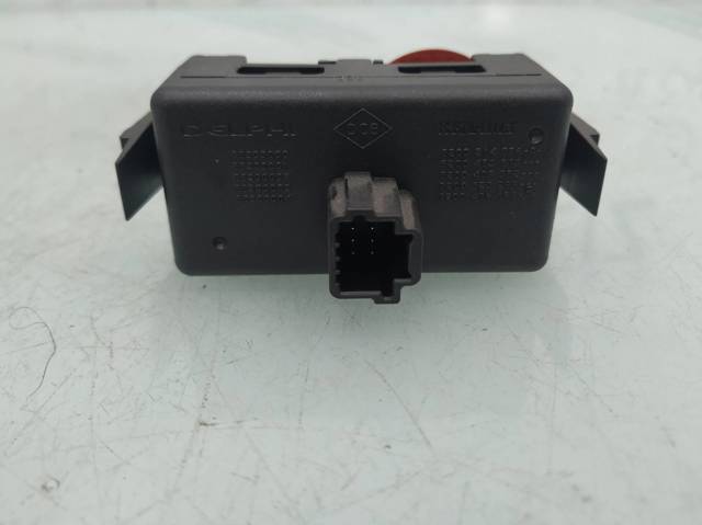 Przycisk włączania światła awaryjnego 8200214896A RENAULT