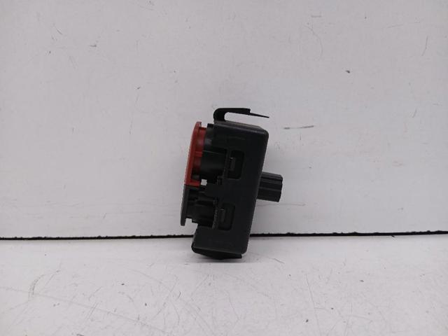 Przycisk włączania światła awaryjnego 8200214896A RENAULT