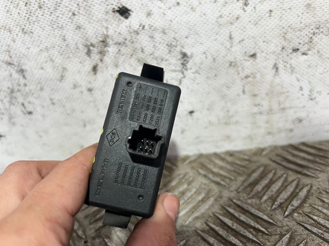 Przycisk włączania światła awaryjnego 8200214896A RENAULT
