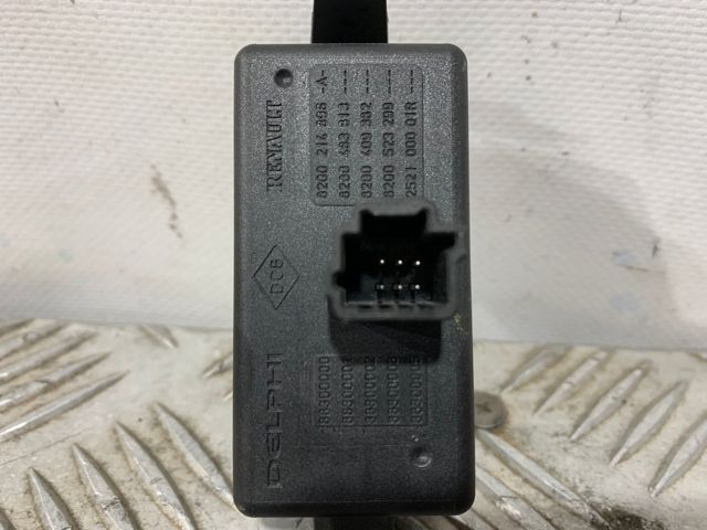 Przycisk włączania światła awaryjnego 8200214896A RENAULT