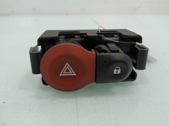 Przycisk włączania światła awaryjnego 8200214896A RENAULT