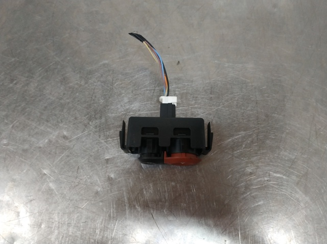 Przycisk włączania światła awaryjnego 8200214896A RENAULT