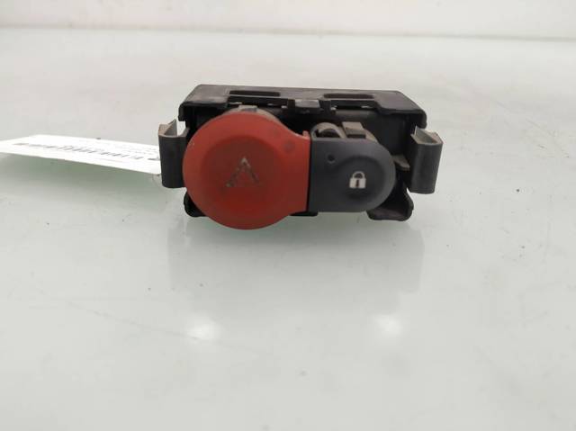 Przycisk włączania światła awaryjnego 8200214896A RENAULT