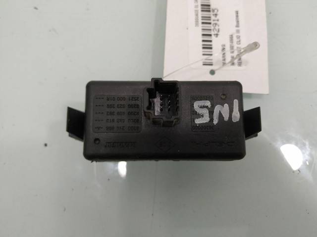 Przycisk włączania światła awaryjnego 8200214896A RENAULT