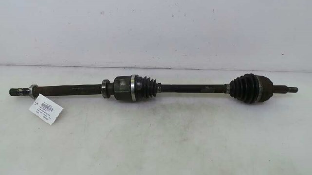 Półoś napędowa przednia prawa 8200216519 RENAULT