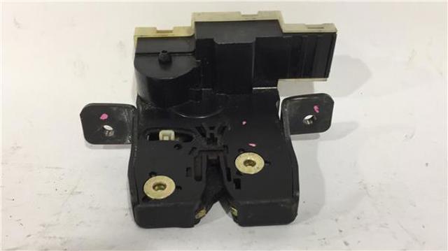 Zamek klapy bagażnika (3/5 drzwi tylnych) 8200229957 RENAULT