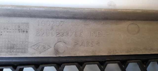 Atrapa chłodnicy 8200233765 RENAULT