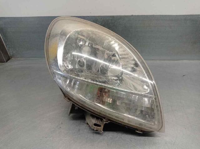 Reflektor prawy 8200236591 NISSAN