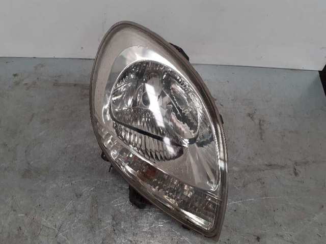 Reflektor prawy 8200236591 NISSAN