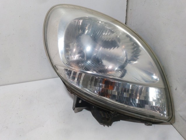 Reflektor prawy 8200236591 NISSAN