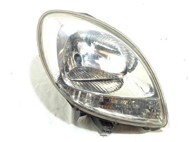 Reflektor prawy 8200236591 NISSAN