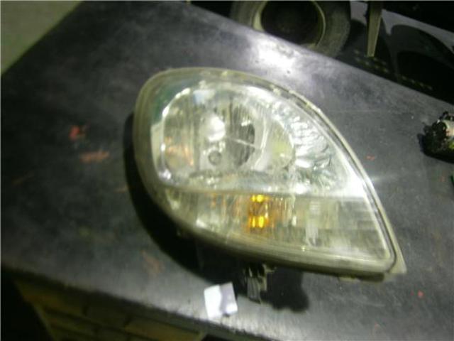 Reflektor prawy 8200236591 RENAULT