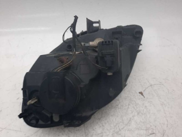 Reflektor prawy 8200236591 RENAULT