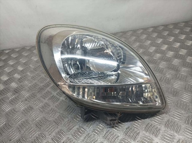 Reflektor prawy 8200236591 RENAULT
