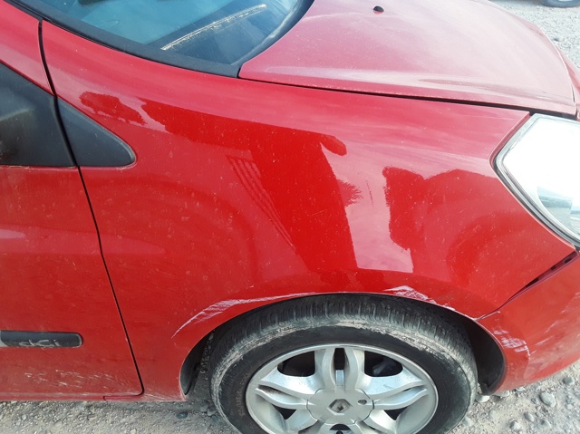 Błotnik przedni prawy 8200256118 RENAULT