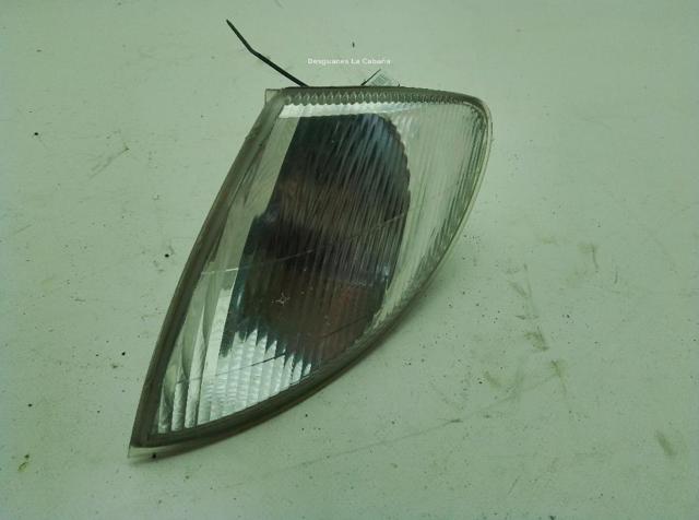 Powtarzacz kierunkowskazu na błotniku 8200257684 RENAULT