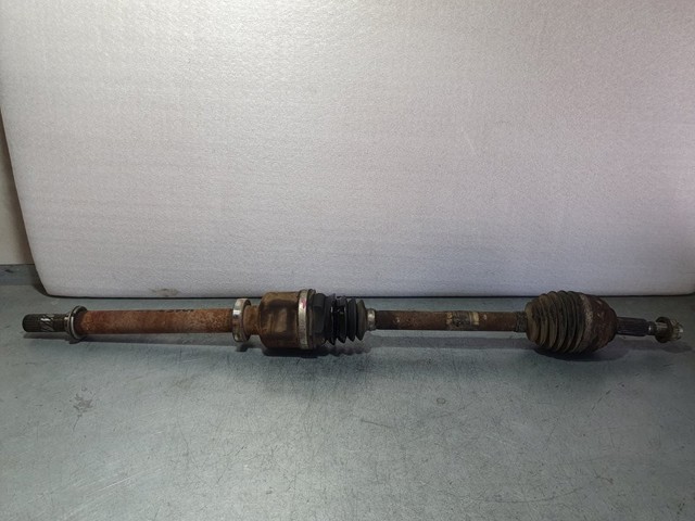 Półoś napędowa przednia prawa 8200261841 RENAULT