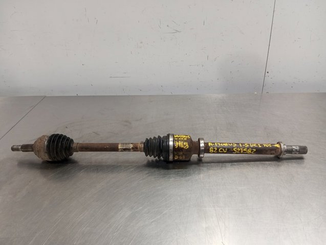Półoś napędowa przednia prawa 8200261841 RENAULT
