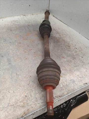 Półoś napędowa przednia prawa 8200267041 RENAULT