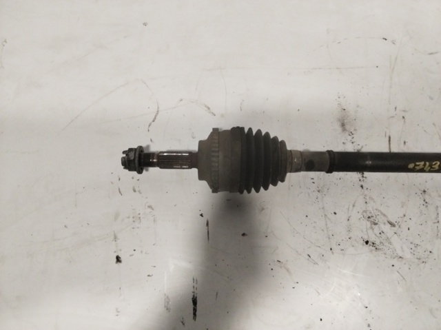 Półoś napędowa przednia prawa 8200274161 RENAULT