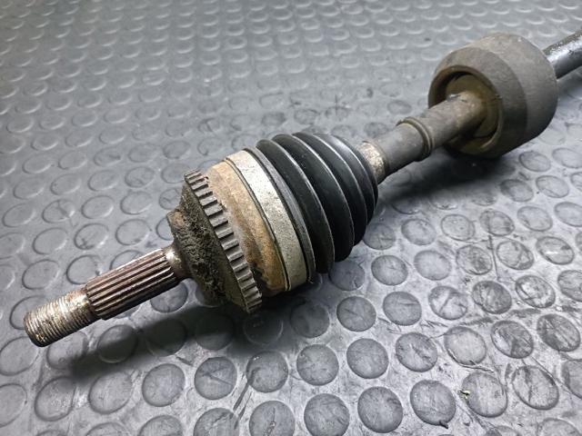 Półoś napędowa przednia prawa 8200274166 RENAULT