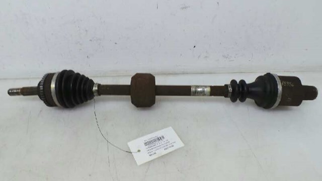 Półoś napędowa przednia prawa 8200274166 RENAULT