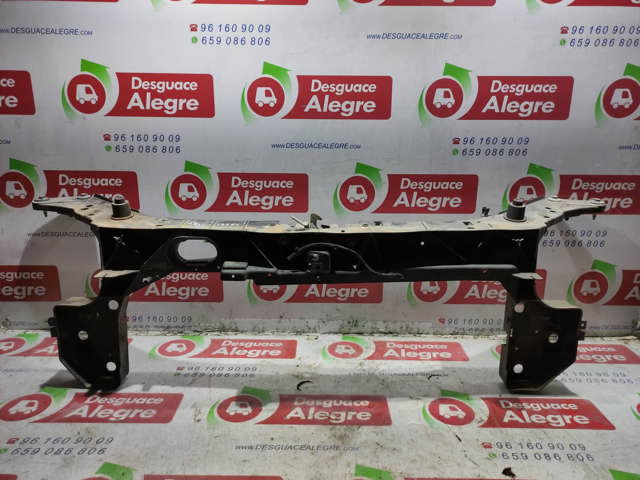 Osłona chłodnicy kompletna (panel mocowania reflektorów) 8200290143 RENAULT