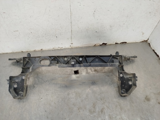 Osłona chłodnicy kompletna (panel mocowania reflektorów) 8200290143 RENAULT