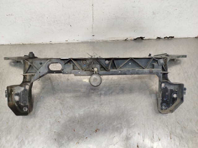 Osłona chłodnicy kompletna (panel mocowania reflektorów) 8200290143 RENAULT