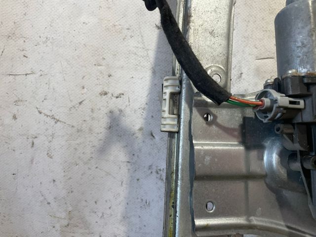 Mechanizm podnoszenia szyby drzwi przednich lewych 8200291145 RENAULT