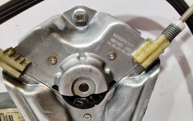Mechanizm podnoszenia szyby drzwi przednich prawych 8200291147 RENAULT