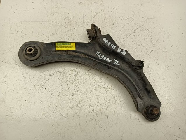 Wahacz zawieszenia przedniego dolny prawy 8200298455 RENAULT