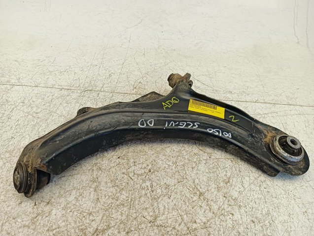 Wahacz zawieszenia przedniego dolny prawy 8200298455 RENAULT