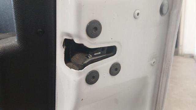Zamek drzwi przednich prawych 8200300125 RENAULT