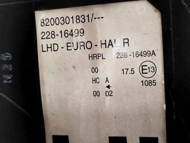 Reflektor prawy 8200301831 RENAULT
