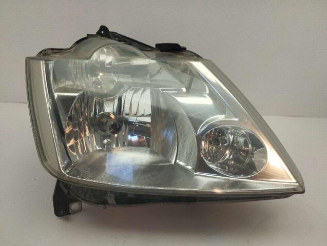 Reflektor prawy 8200301831 RENAULT