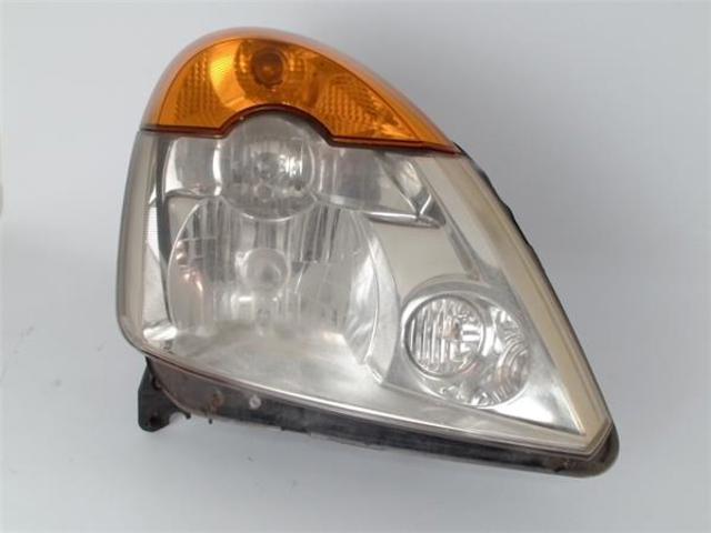 Reflektor prawy 8200301831 RENAULT