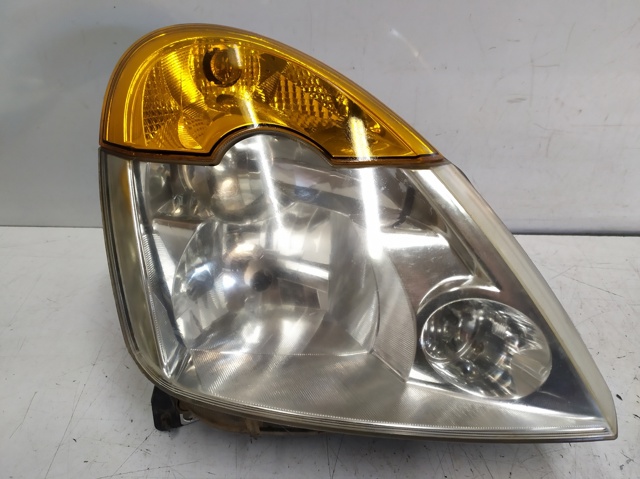 Reflektor prawy 8200301831 RENAULT