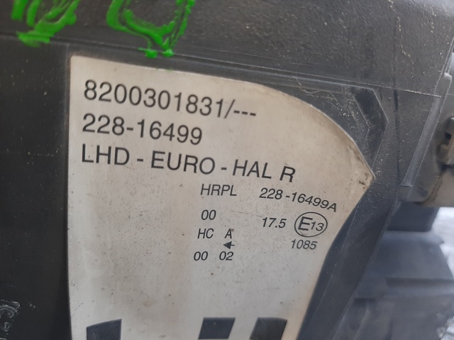 Reflektor prawy 8200301831 RENAULT