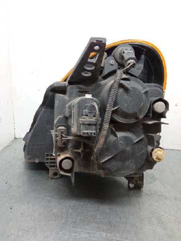 Reflektor prawy 8200301831 RENAULT