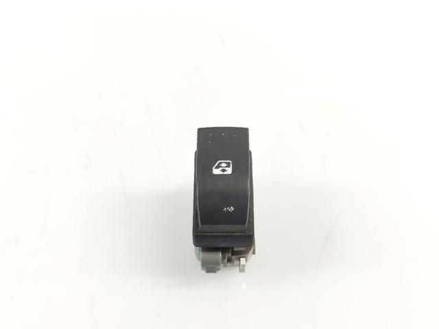 Włącznik przyciskowy podnośnika szyby tylny 8200315029 RENAULT