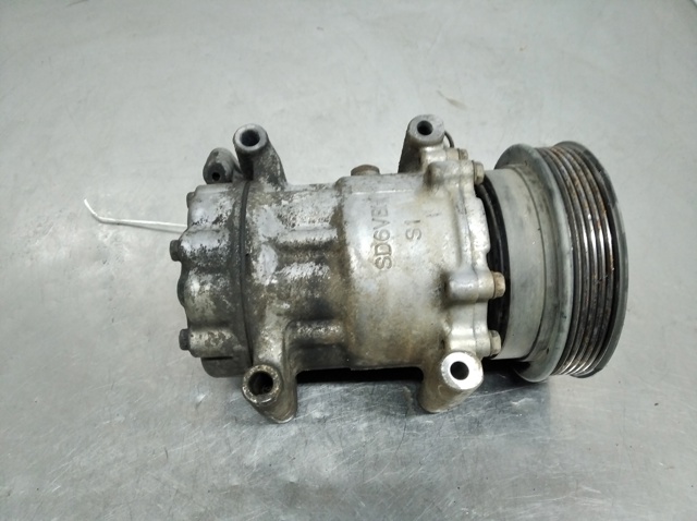 Sprężarka klimatyzacji 8200315744 RENAULT