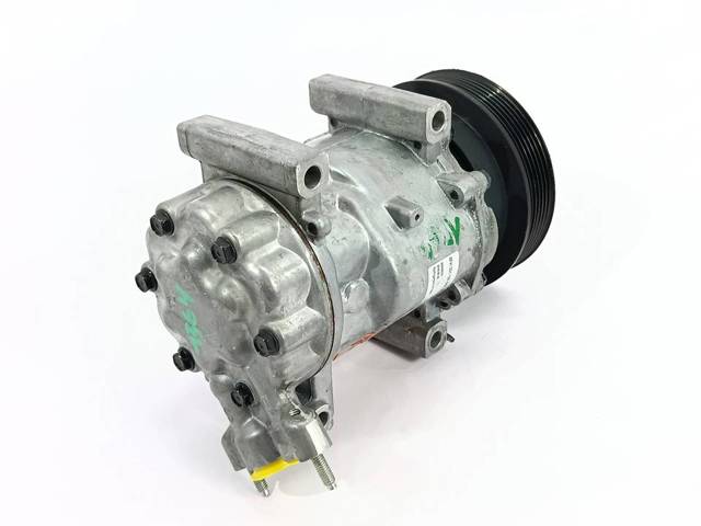 Sprężarka klimatyzacji 8200315744 RENAULT