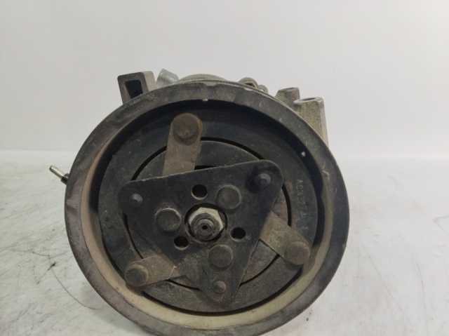 Sprężarka klimatyzacji 8200315744 RENAULT