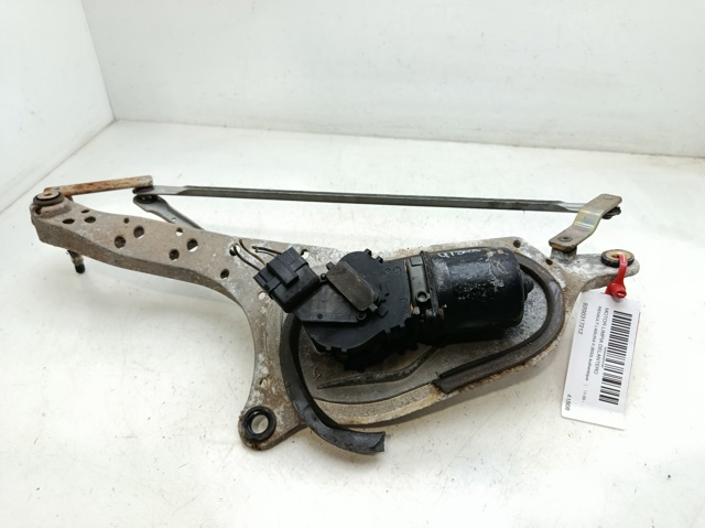 Silniczek wycieraczki szyby przedniej 8200317212 RENAULT