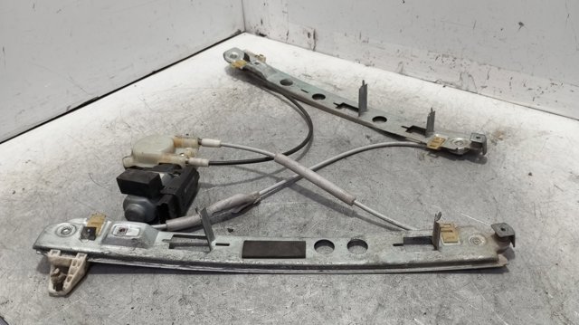 Mechanizm podnoszenia szyby drzwi przednich prawych 8200325135 RENAULT