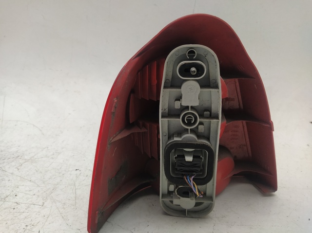Lampa zespolona tylna lewa zewnętrzna 8200338149 RENAULT